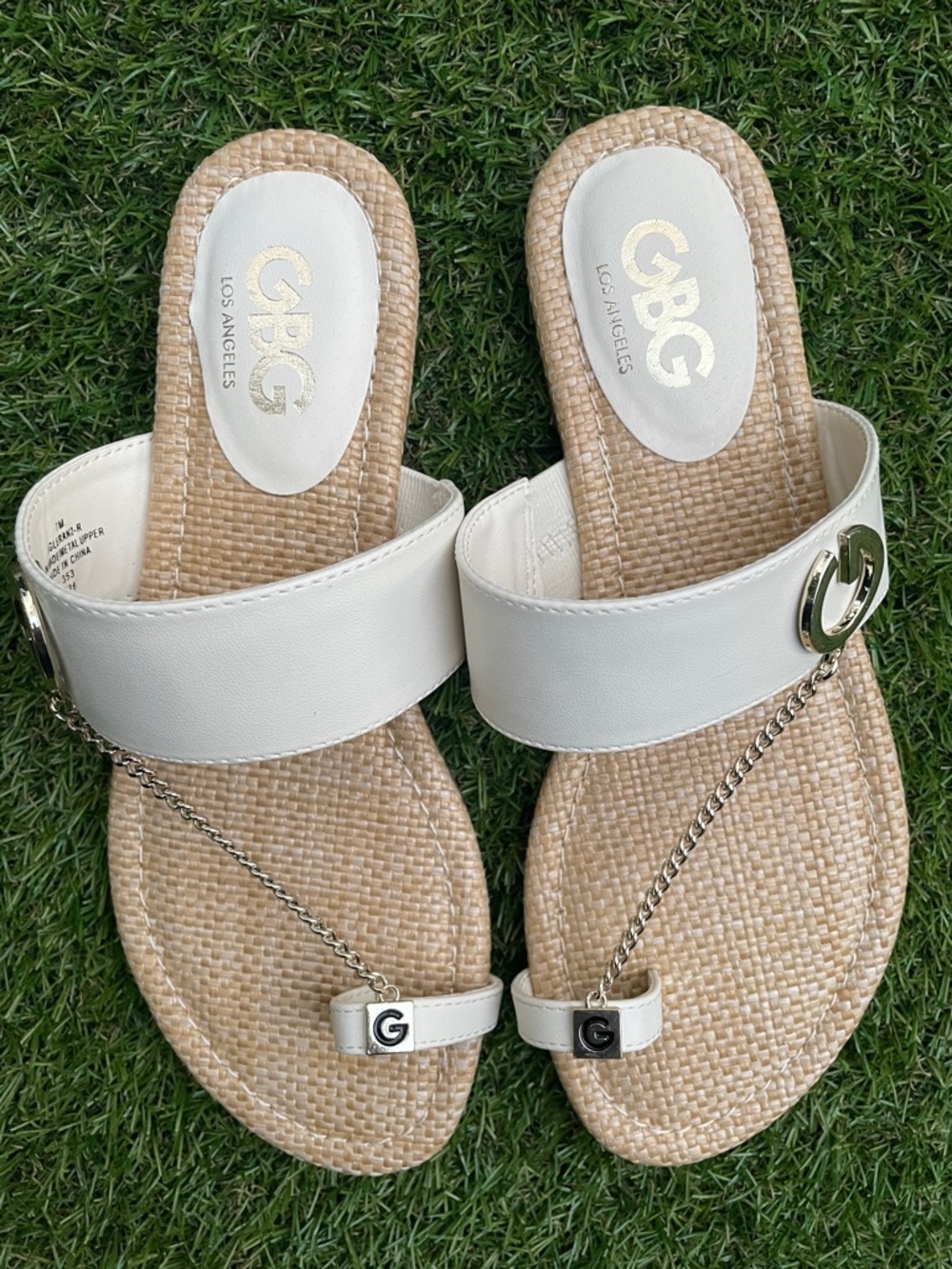 GBG Los Angeles White Chain Toe-Loop Slide Sandals